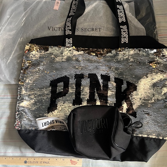 VS Travel bags bundle - Picture 2 of 6